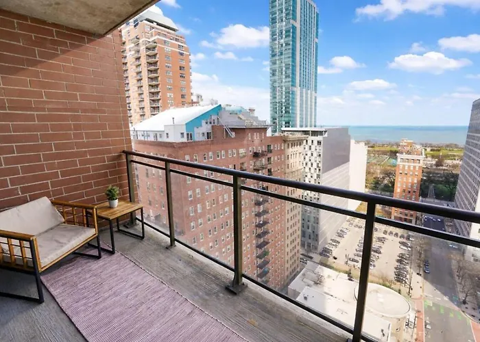 21st Floor Skyline 2br Near Grant Park & Field Museum